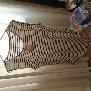 Small show maternity top